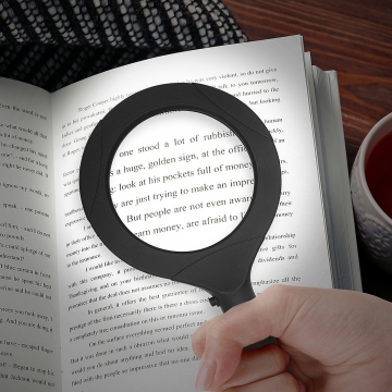 Magnifier x3 Zoom with Light
