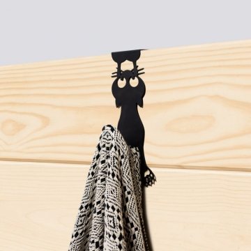 Door Hanger Curious Cat Black