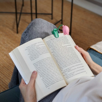 Book Light Tulip Pink